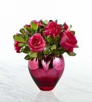 The FTD� Hold Me in Your Heart� Rose Bouquet
