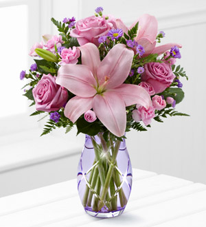 The FTD� Graceful Wonder� Bouquet by Better Homes and Gardens� 